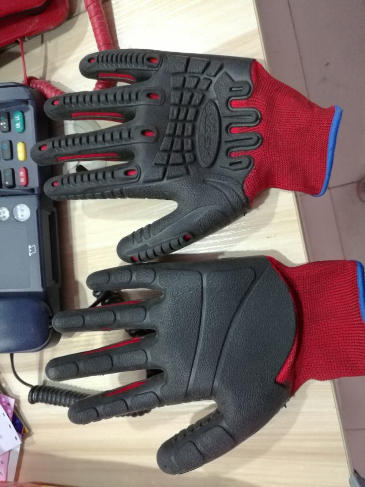Oilfield TPR High Impact Reducing Safety Gloves with Good Quality